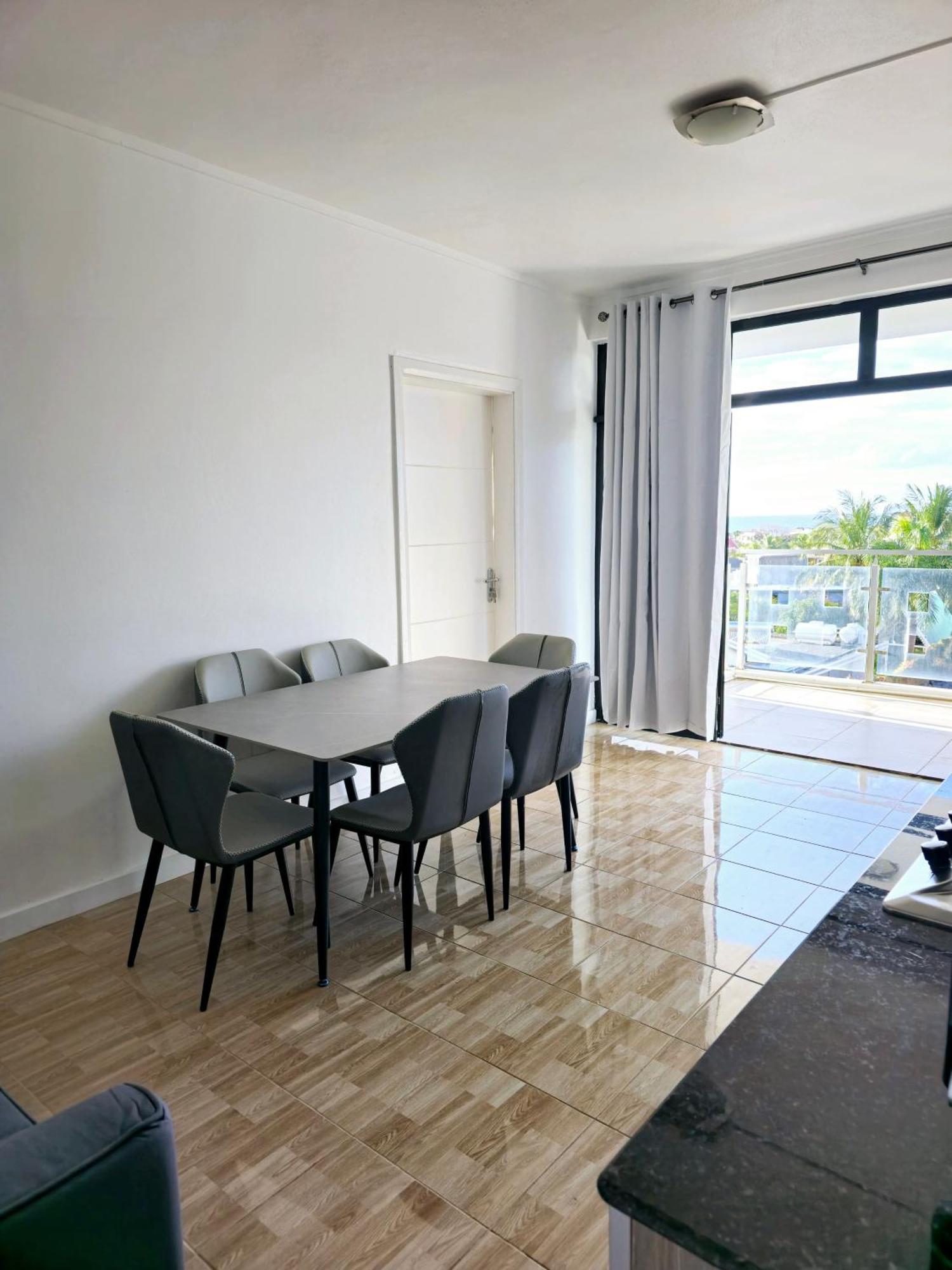 Luxury Penthouse With Infinity Pool & Stunning Sea View Apartment Flic en Flac Bagian luar foto